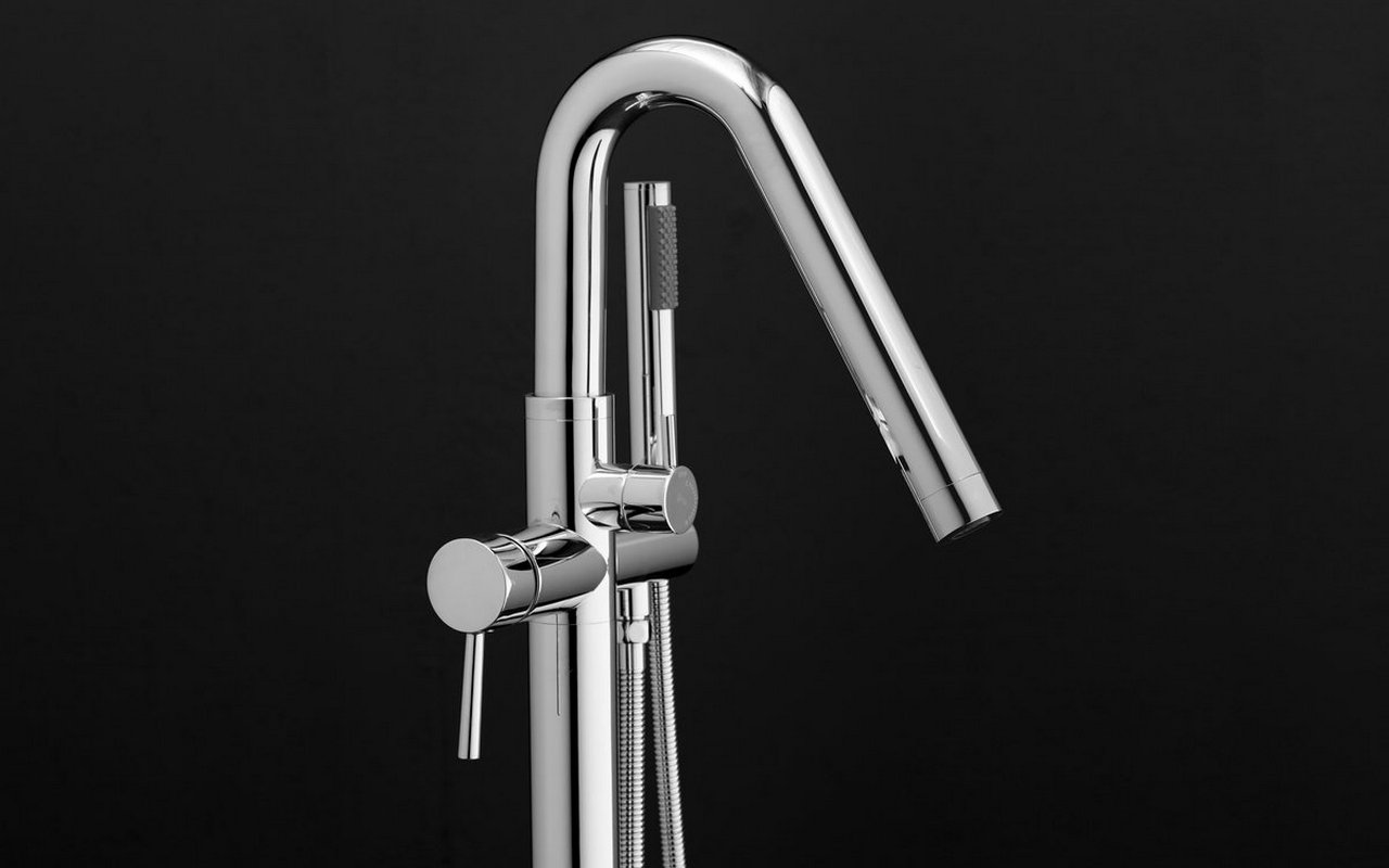 Colonna-120 Floor Mounted Tub Filler – Chrome