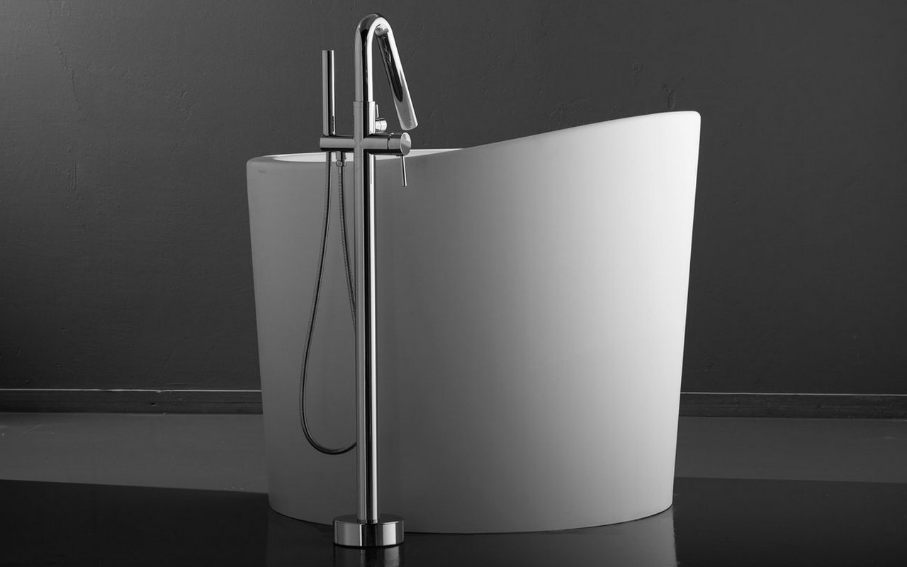 Colonna-120 Floor Mounted Tub Filler – Chrome